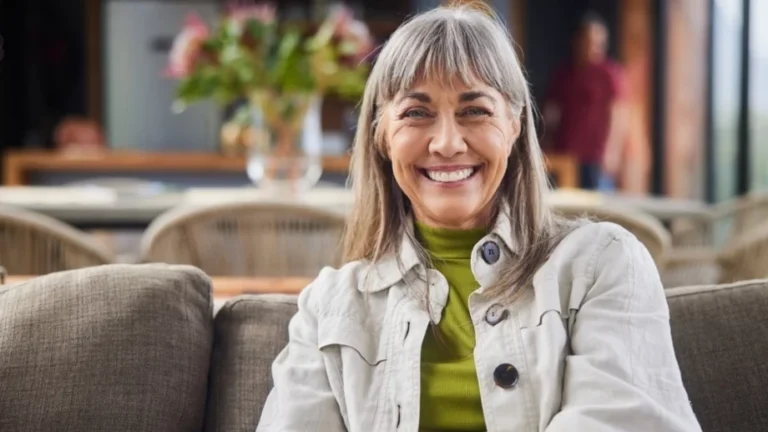 Cores que fazem as mulheres parecerem mais velhas